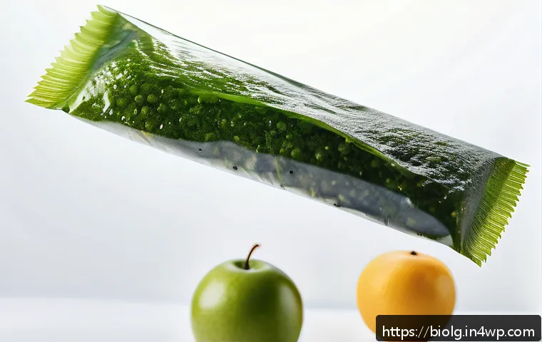 해조류 기반 생분해성 소재의 장점 - A detailed close-up of biodegradable seaweed-based packaging film with a smooth, translucent texture...